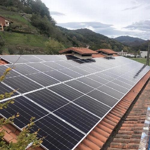 Irabazi asmorik gabeko energia kooperatiba herritarra. Eredu energetikoa aldatzearen alde diharduen kooperatiba talde bat gara eta argindar %100 berriztagarria sortzeaz eta merkaturatzeaz gain, eskaintzen beste zerbitzu batzuk eskaintzen ditugu.