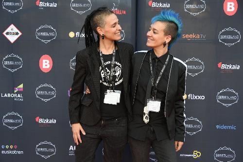 Koalak Studios diziplina anitzeko kooperatiba bat da, eduki ikus-entzunezko berritzaile eta autentikoak sortzen espezializatua. Bere helburua publiko globalak konektatzea da, markak, pertsonak eta komunitateak lotzen dituzten narrazio estrategien bid
