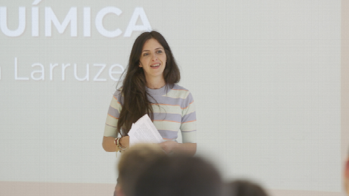 Pedagogía Alquímica hezkuntza-ekimen bat da, ikuspegi holistiko baten bidez barne-kontzientziaren garapena sustatzen duena. Bere helburua burua presente, bihotza irekia eta gorputza errotuta bizitzen irakastea da. 
